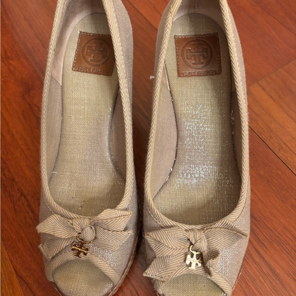 Tory Burch Champagne Beige Bow Peep-Toe Wedges